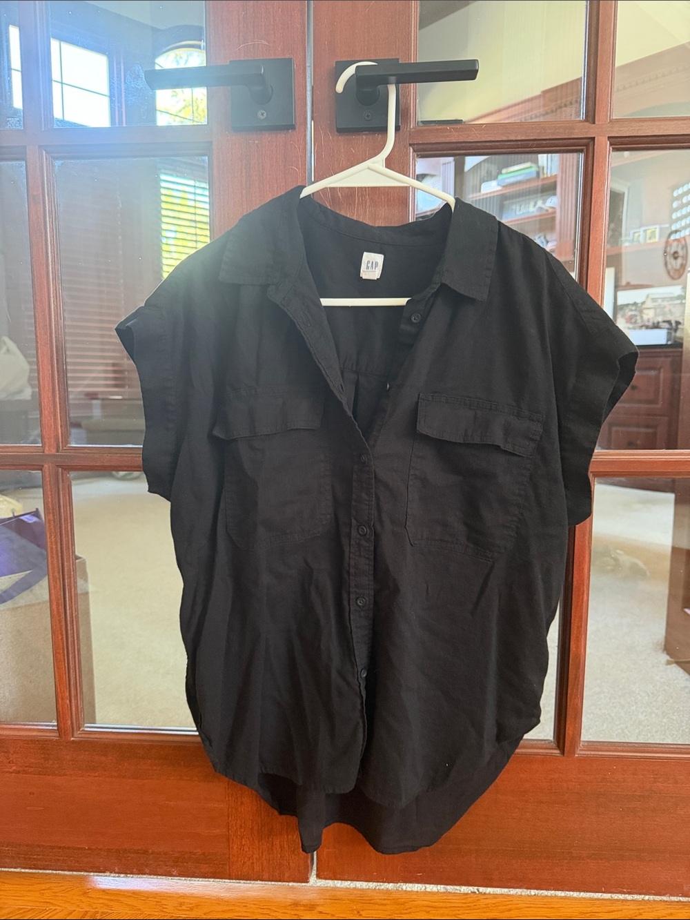GAP Black Short-Sleeve Button-Down Shirt